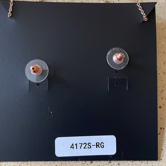 Genuine cubic zirconia teardrop earring and necklace set rose, gold, worn once - Picture 3 of 3